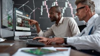 Bán ròng ồ ạt từ đầu năm, đến bao giờ khối ngoại quay lại thành động lực tăng trưởng cho chứng khoán Việt Nam?