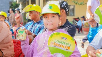 Fami viết tiếp hành trình san sẻ yêu thương cùng chuyến xe nhân ái