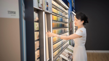 Từ bảng mẫu đến thực tế: Vì sao cùng một màu sơn nhưng lên tường lại khác xa kỳ vọng?