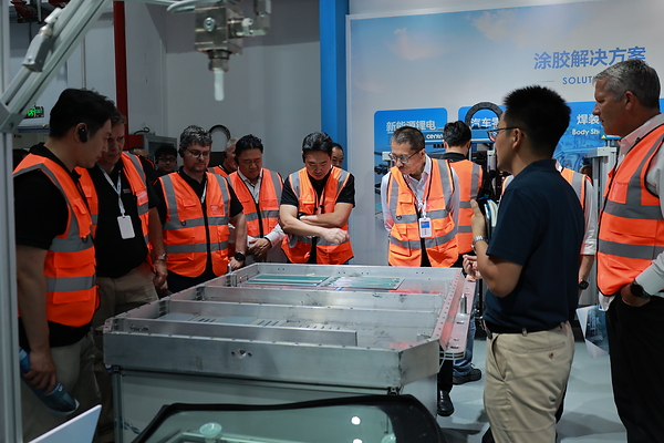 Ban lãnh đạo toàn cầu của KUKA đến thăm Centron để trao đổi kỹ thuật về sản xuất lắp ráp thông minh