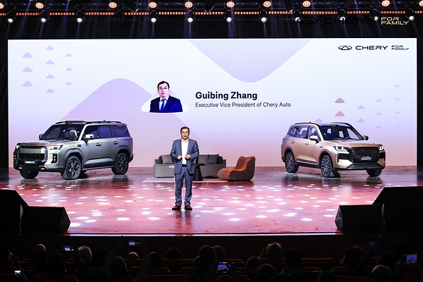 TIGGO7 và TIGGOX7 hoàn toàn mới ra mắt toàn cầu tại CHERY Brand Night, tôn vinh thông điệp “Cùng nhau. Vì gia đình”